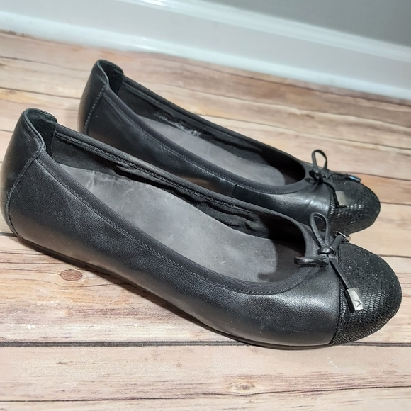 Vionic Shoes - Vionic black leather Minna bow ballet flats 6.5